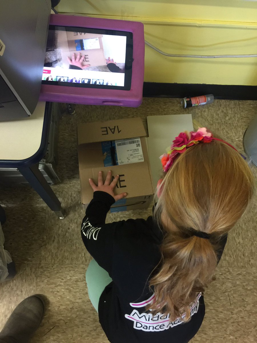 DrSHAnderson's tweet photo. Working hard on our passion projects in #geniushour! #grade3genius #njed @scratch #code #diy #makered #MTPSpride https://t.co/MIx3qtALm4