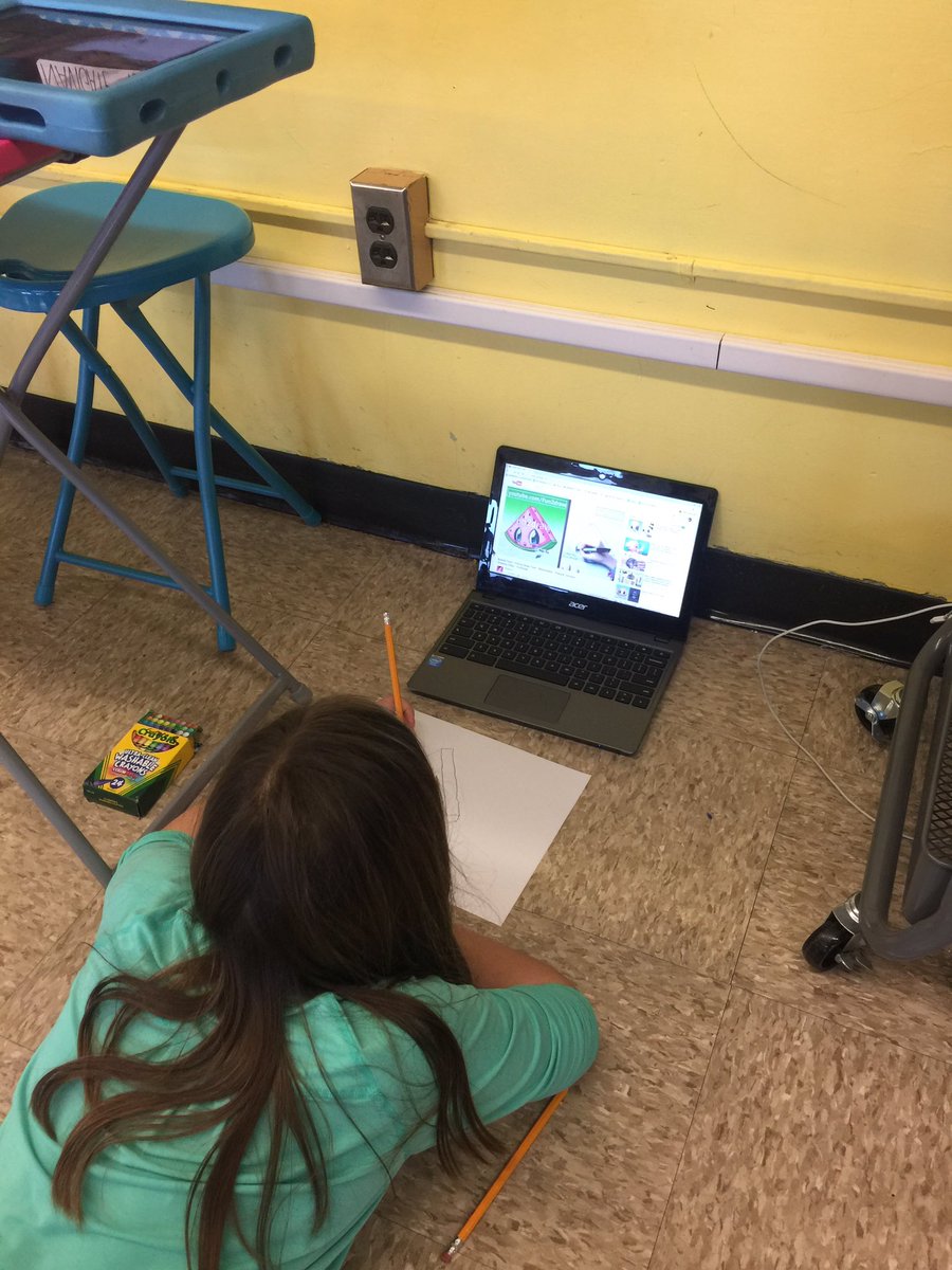 DrSHAnderson's tweet photo. Working hard on our passion projects in #geniushour! #grade3genius #njed @scratch #code #diy #makered #MTPSpride https://t.co/MIx3qtALm4