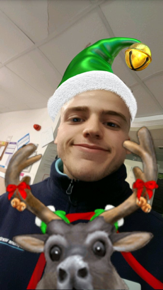 DC_ClubGold's tweet photo. Selfie Set 265: Bexley from Kings Lynn with his RM, musician MC Devvo, a golden product, and Christmas themed #clubgold https://t.co/aZZjOW76LA