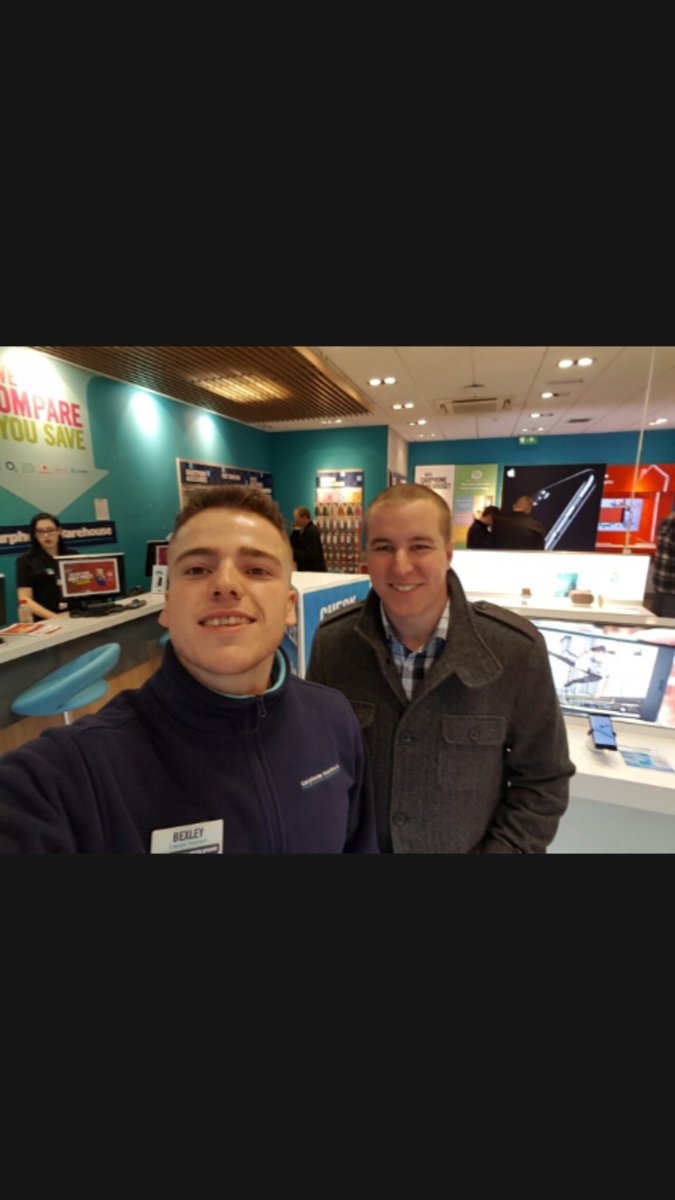 DC_ClubGold's tweet photo. Selfie Set 265: Bexley from Kings Lynn with his RM, musician MC Devvo, a golden product, and Christmas themed #clubgold https://t.co/aZZjOW76LA