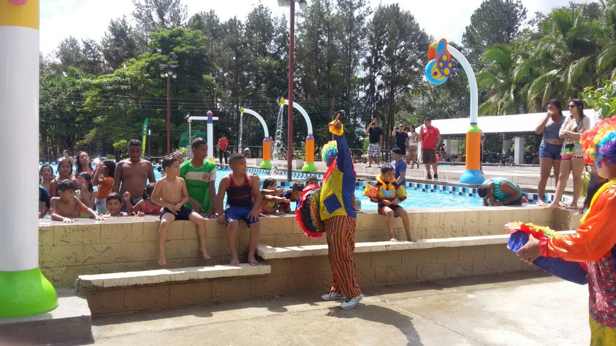 senafrontpanama's tweet photo. Senafront/ Mucha diversión, golosinas y brindis reciben los hijos de los funcionarios del Batallón Occidental #VeranoFelíz https://t.co/nqmbqOZLTQ