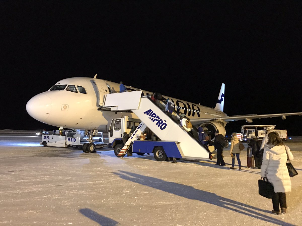 北欧旅行フィンツアー בטוויטר イヴァロ空港はタラップを使い飛行機乗り降りします 一旦外に出るので防寒してくださいね サーリセルカ