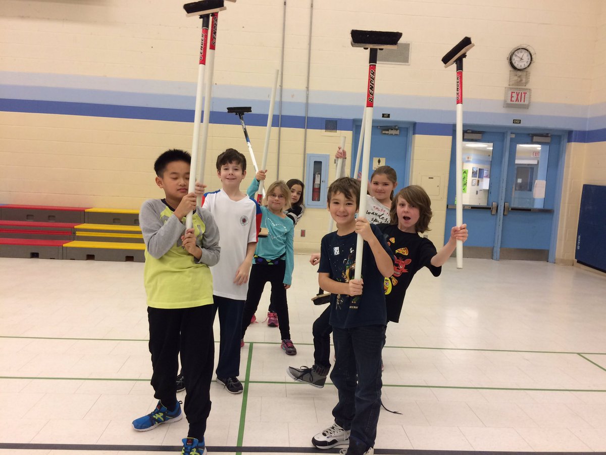 Kennedygrade3's tweet photo. Learning how to curl with Rocks and Rings! https://t.co/hSMEkYiRVV