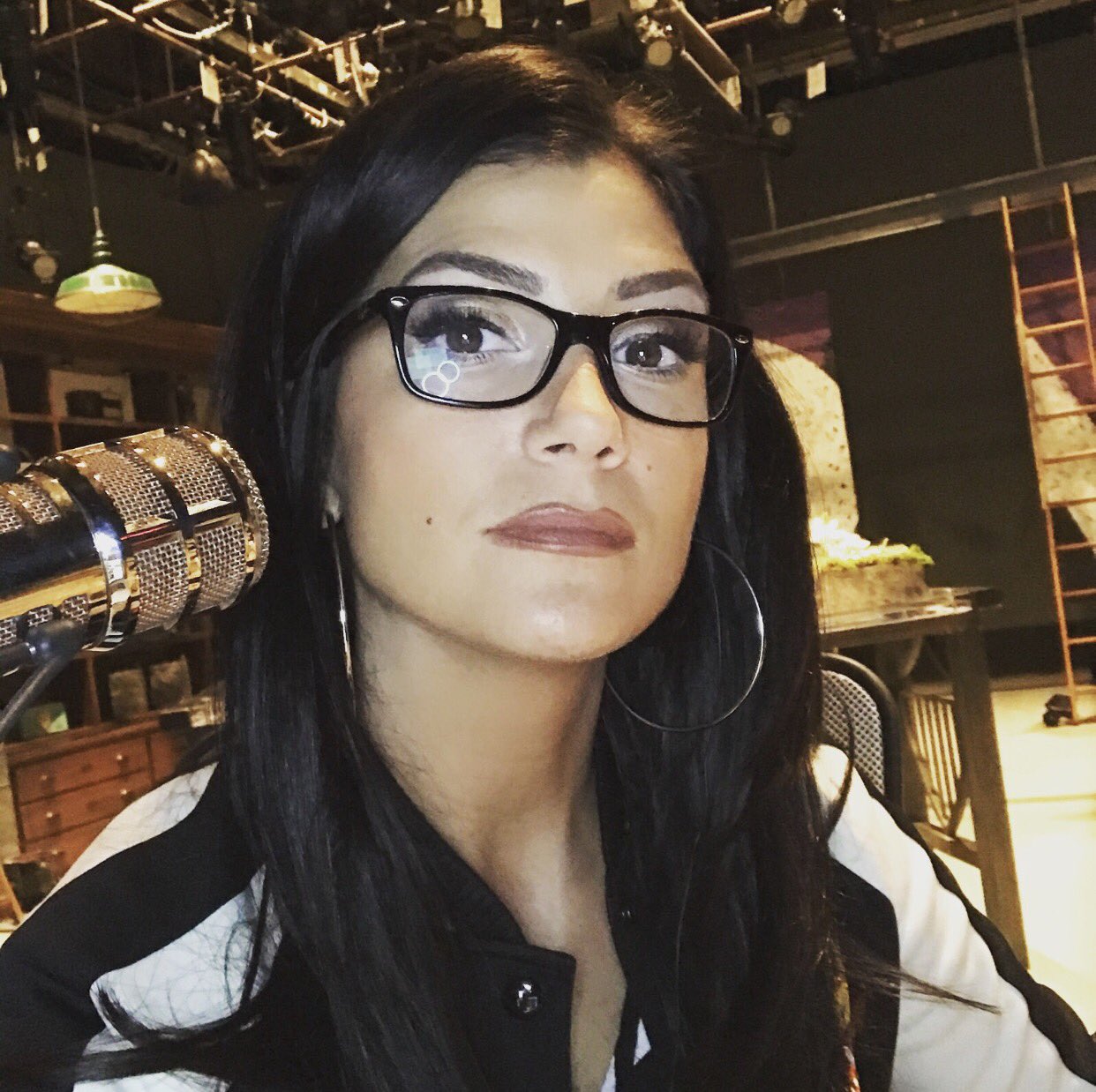 Dana Loesch on Twitter.