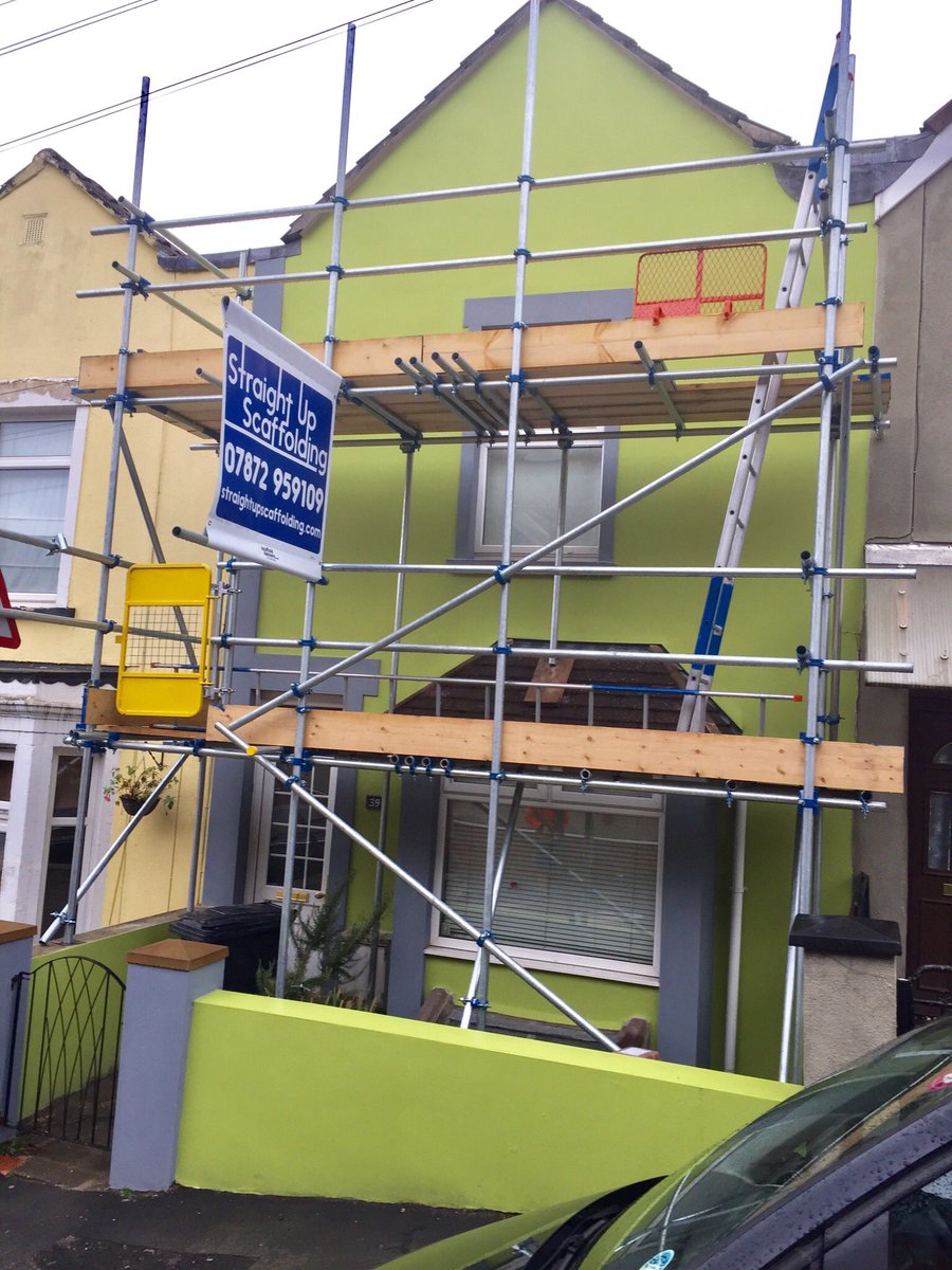 StraightUpScaff's tweet photo. Helping another #Totterdown resident with their wacky paint job. #Bristol #Scaffolding #BristolScaffolding. https://t.co/8sCndDYydB