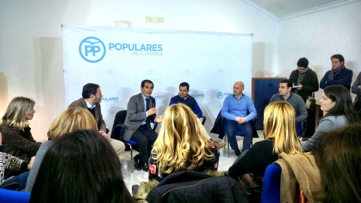 ppandaluz's tweet photo. #PartidoComPartido con @JuanMa_Moreno y @ja_nietob en La Carlota #Córdoba https://t.co/mtgnAYcxRl