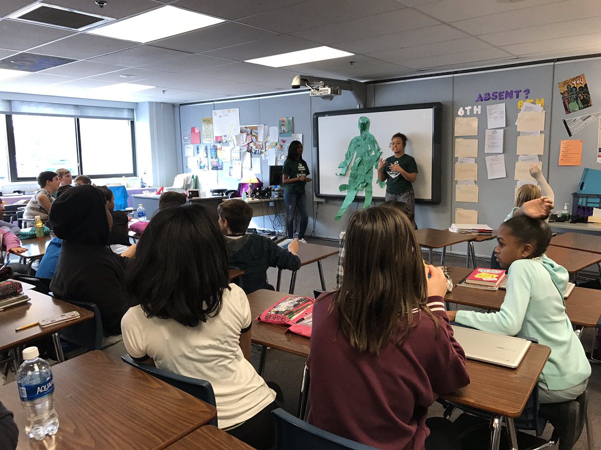 WMentors's tweet photo. We had the best time at Abbott today hanging with our 6th grade future Lakers ⚓️@AmyHughesAbbott @wbhslakernation https://t.co/fqFOyGbCs5