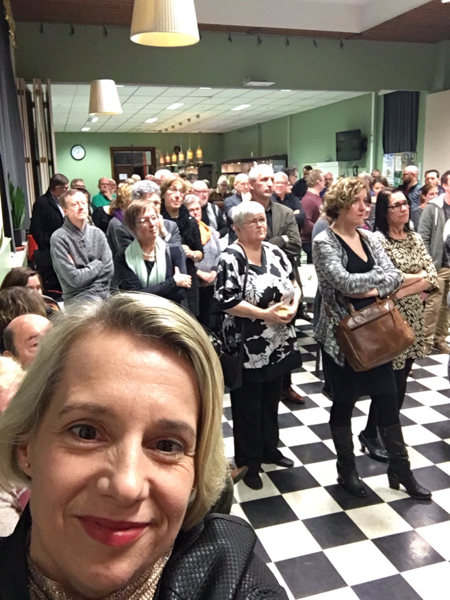 StevensHelga's tweet photo. Veel schoon volk op @Fevlado nieuwjaarsreceptie. Directeur Filip @verstraete9051 blikt terug op 2016 en vooruit op 2017! https://t.co/zwTUSKsHqn