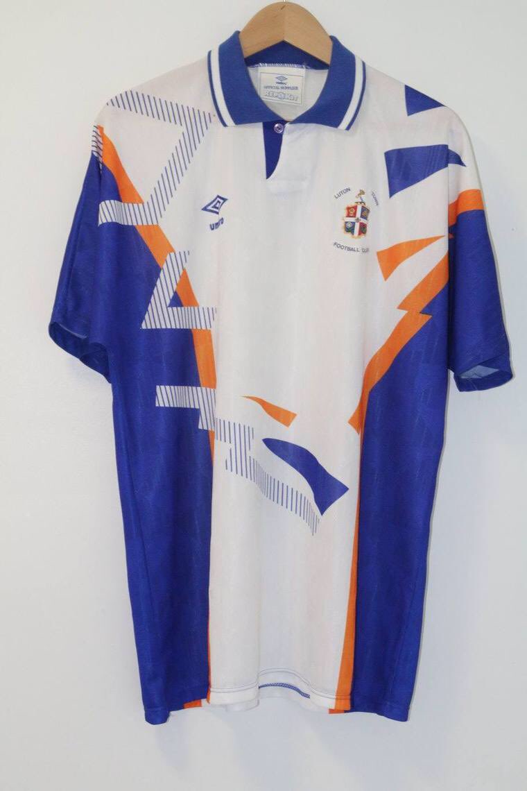 nbarchitectural's tweet photo. Are these the best 2 football shirts of all time?! @RickStryker1979 @CraigSpooneruk https://t.co/PifGevos84