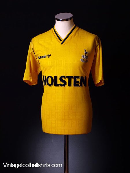 nbarchitectural's tweet photo. Are these the best 2 football shirts of all time?! @RickStryker1979 @CraigSpooneruk https://t.co/PifGevos84