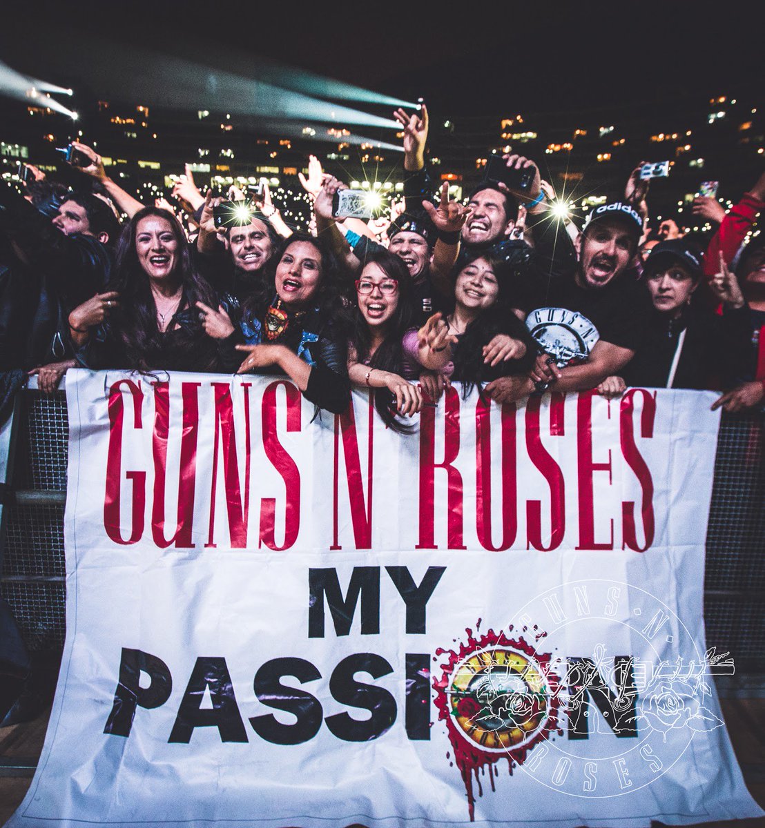 gunsnroses's tweet photo. #GnFnR https://t.co/0CehrZZBwS