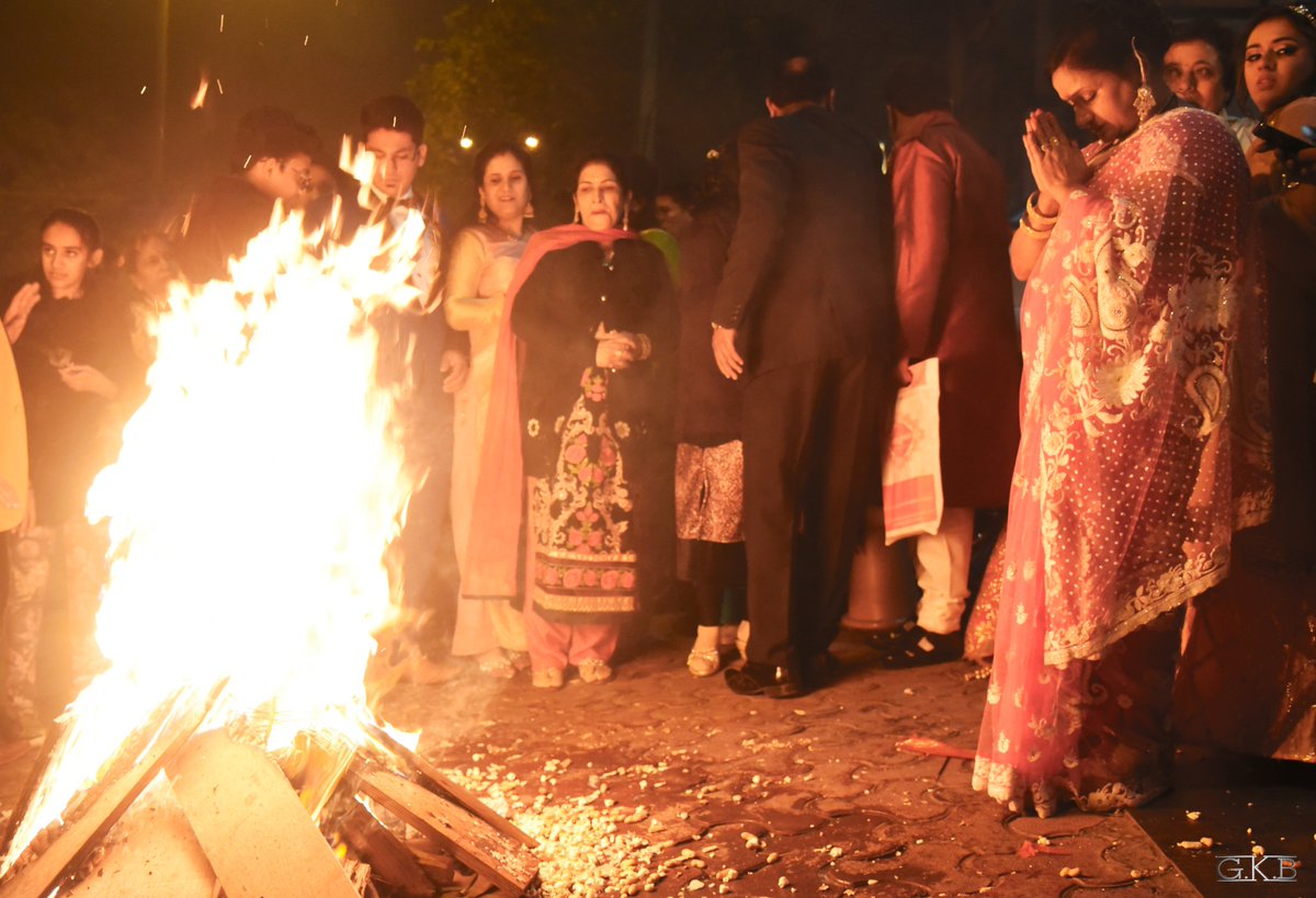 visualideator's tweet image. Lohri is a popular indian festival, celebrated by people from the Punjab region of South Asia.
#lohri #Lohri2017 #indianfestival #Punjab