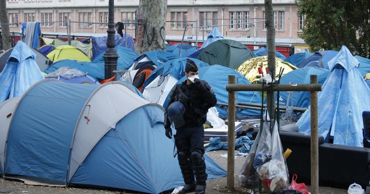 HRW Dispatches (@hrwdispatches) on Twitter photo Police Abuse Against Migrants in France Must Stop | "forced to give up their blankets and quilts" trib.al/JwiJcuU by <a href="/BenJeannerod/">Bénédicte Jeannerod</a> Police Abuse Against Migrants in France Must Stop | "forced to give up their blankets and quilts" trib.al/JwiJcuU by <a href="/BenJeannerod/">Bénédicte Jeannerod</a>