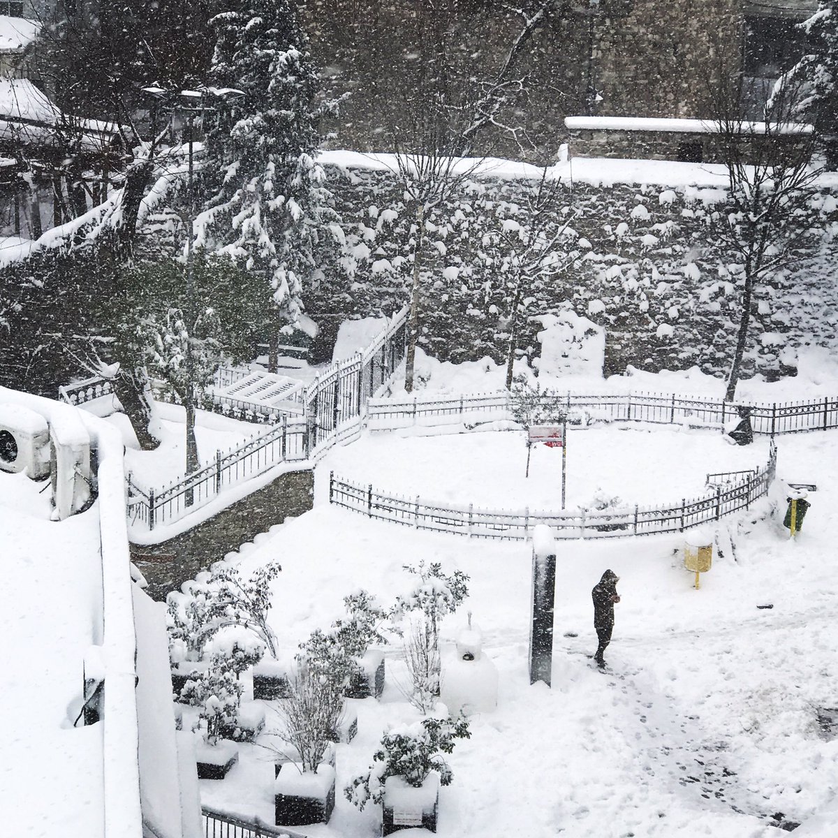 Tanol's tweet photo. #O2SPhotoComp #snow #saturday #istanbul https://t.co/xjmjVxYaG7