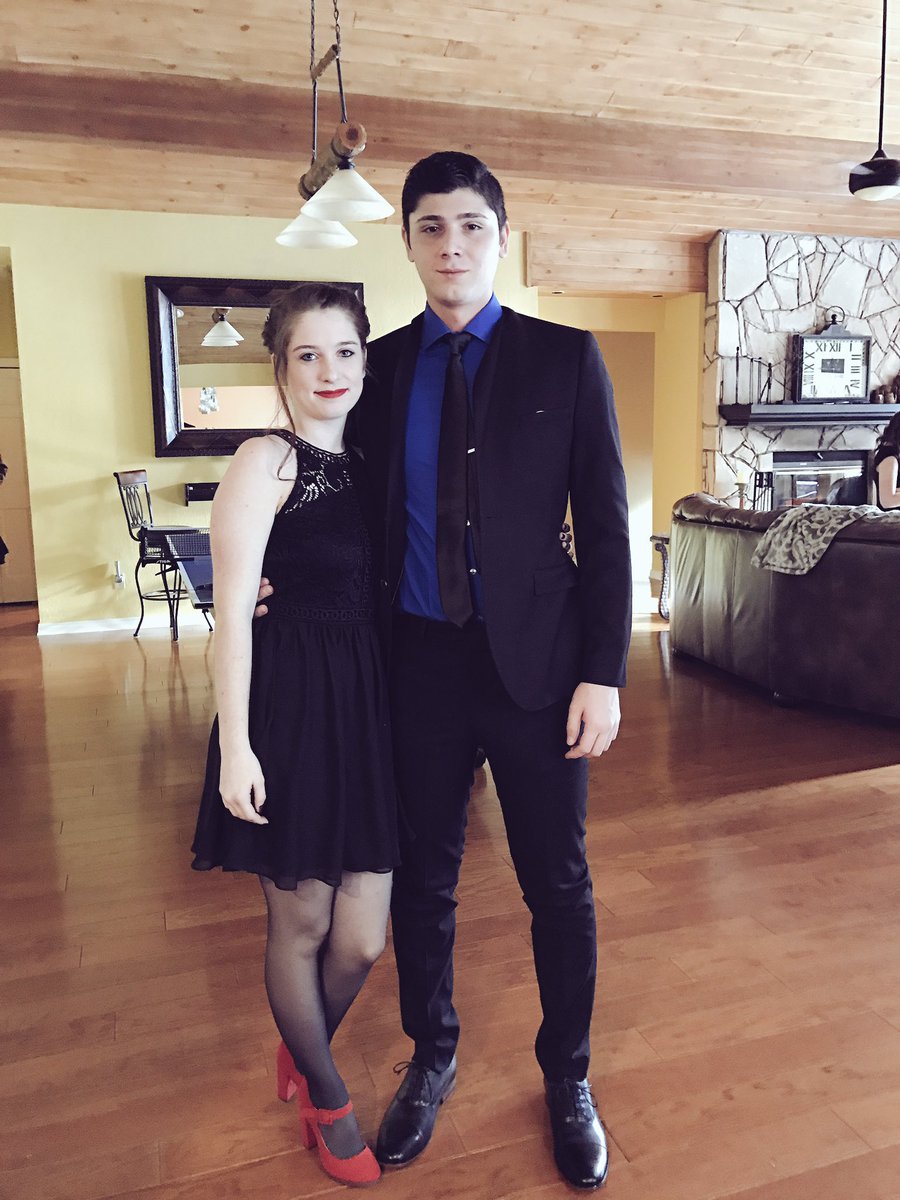Ariana_Koontz's tweet photo. Another pic from winter break in flag for my brothers wedding with @hussein_hajaig #dvtmi https://t.co/PTTO3f7pqZ