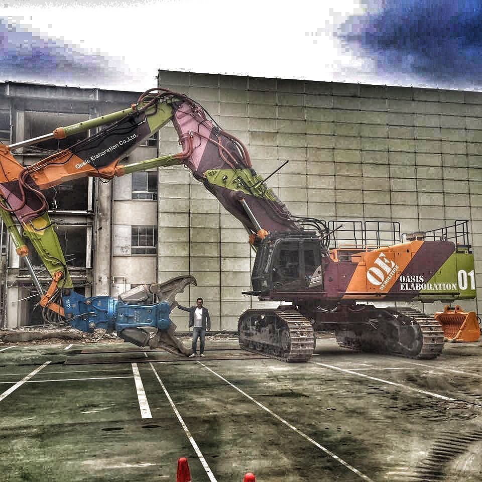 demolitionnews's tweet photo. The Japanese love a paint-job #demolition #wrecking #demolish #construction #constructione… https://t.co/IhEMlDByko https://t.co/9iBwfEAy5E
