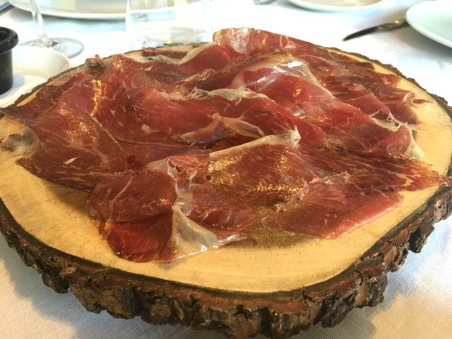 Una buen recomendación para el finde, compartir algunos de los platos de el rte <a href="/ElPradal/">ElPradal</a> ¿Qué tal Cecina de Buey Gallego de <a href="/discarlux/">Discarlux S.L.</a>?