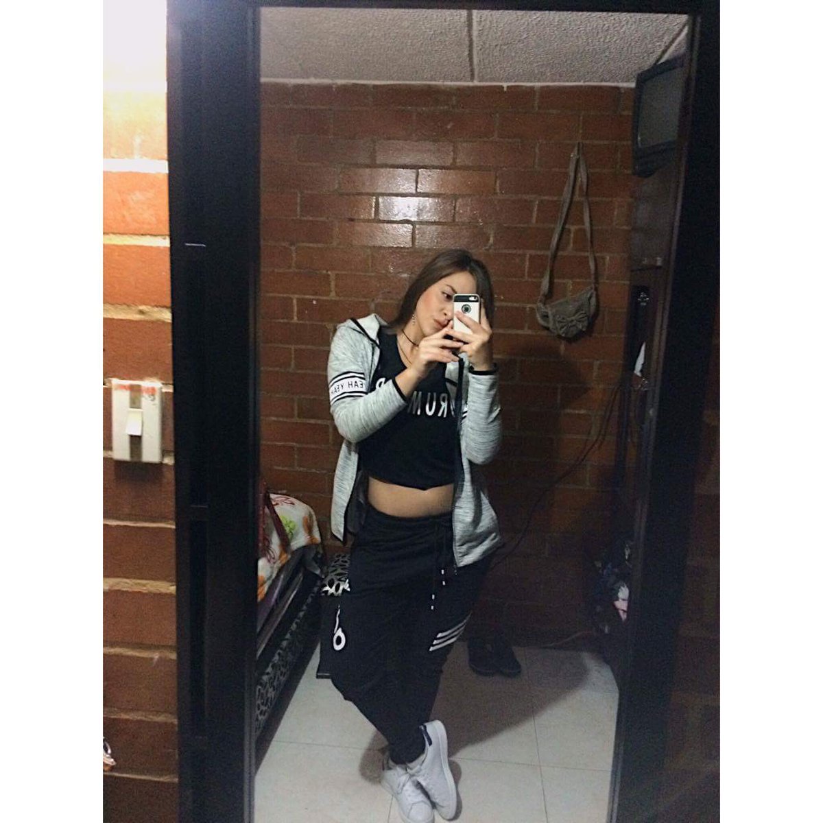 AngieNaranjo's tweet photo. Caile bad bunny-bryant myers-zion ft de la guetto👌🏻👌🎶 https://t.co/teFhOS1ktr