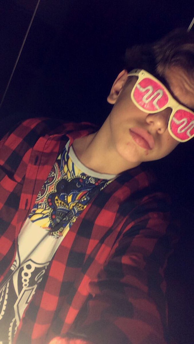 wWthiagoWw14's tweet photo. Me sigam lá no MUSICAL.LY: @thiago_luiz_artioli 👍🏻👍🏻✔️✔️😀😀🎥🎥❤❤❤🔫🔫😏😏😏🔝🔝🔝🔝 https://t.co/nXGfHokLR9