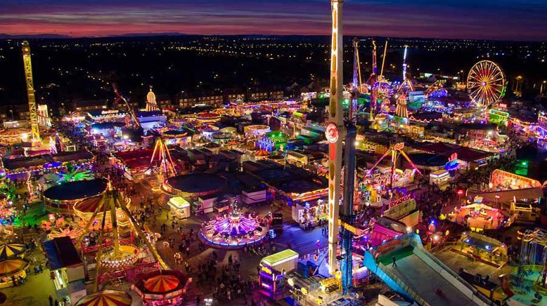 SpectreCalling's tweet photo. #DiamondT.#Red.#FunFair #Feast #Carousel.#Tuby #WhilstILiveIllCrow.#Scammell-#Showmans-#Ballast-#Diesel-#Road-#Locomotive. #LucyPinder #CBB😀 https://t.co/fhSwWMMOgm