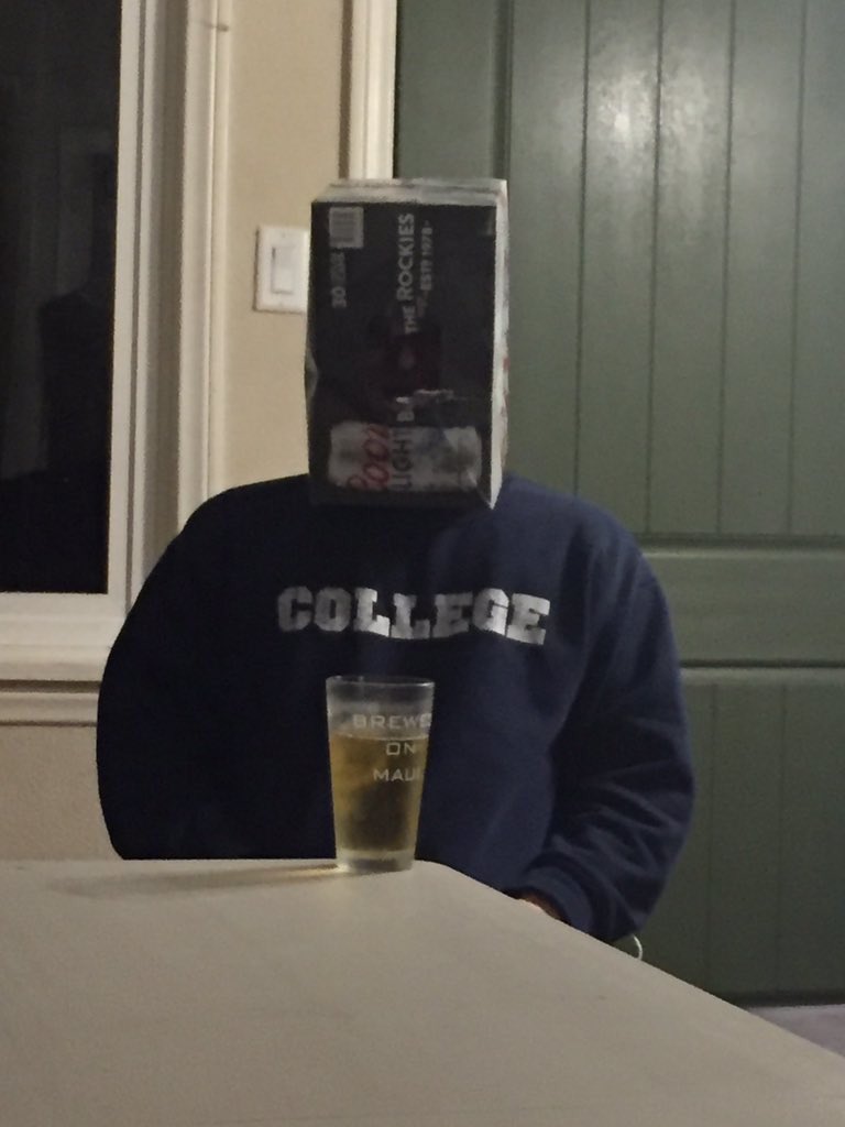 die4lyfe's tweet image. Life's about thinking outside the box and so is Beerdie #Beerdie #BoxHead #Die4lyfe #Snappa #DieUp 🎲🗝         Thx @DomMarti9