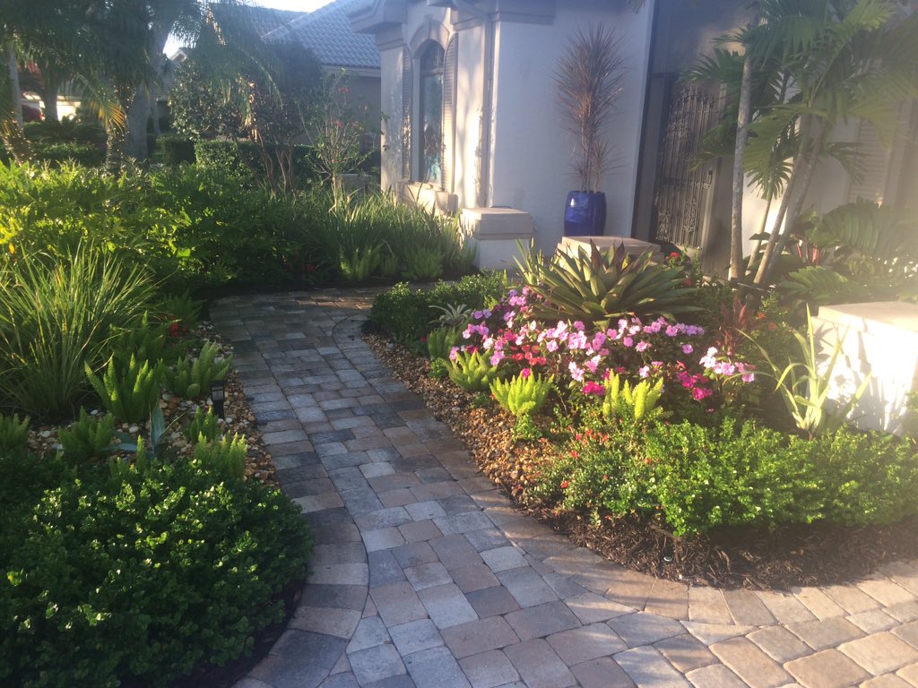 SLPPLC's tweet photo. #Naples #Landscape https://t.co/RRi90Tnl1Z