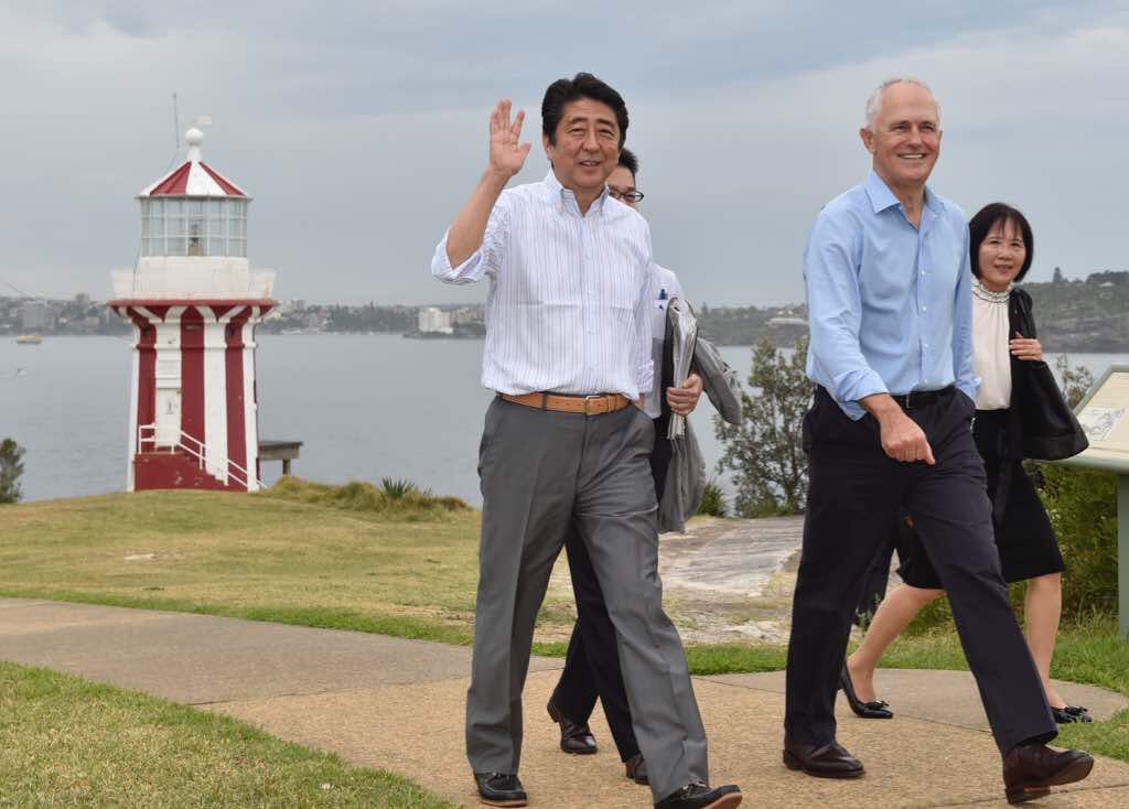 TurnbullMalcolm's tweet image. Began my meetings with @AbeShinzo by walking and talking on beautiful South Head this morning