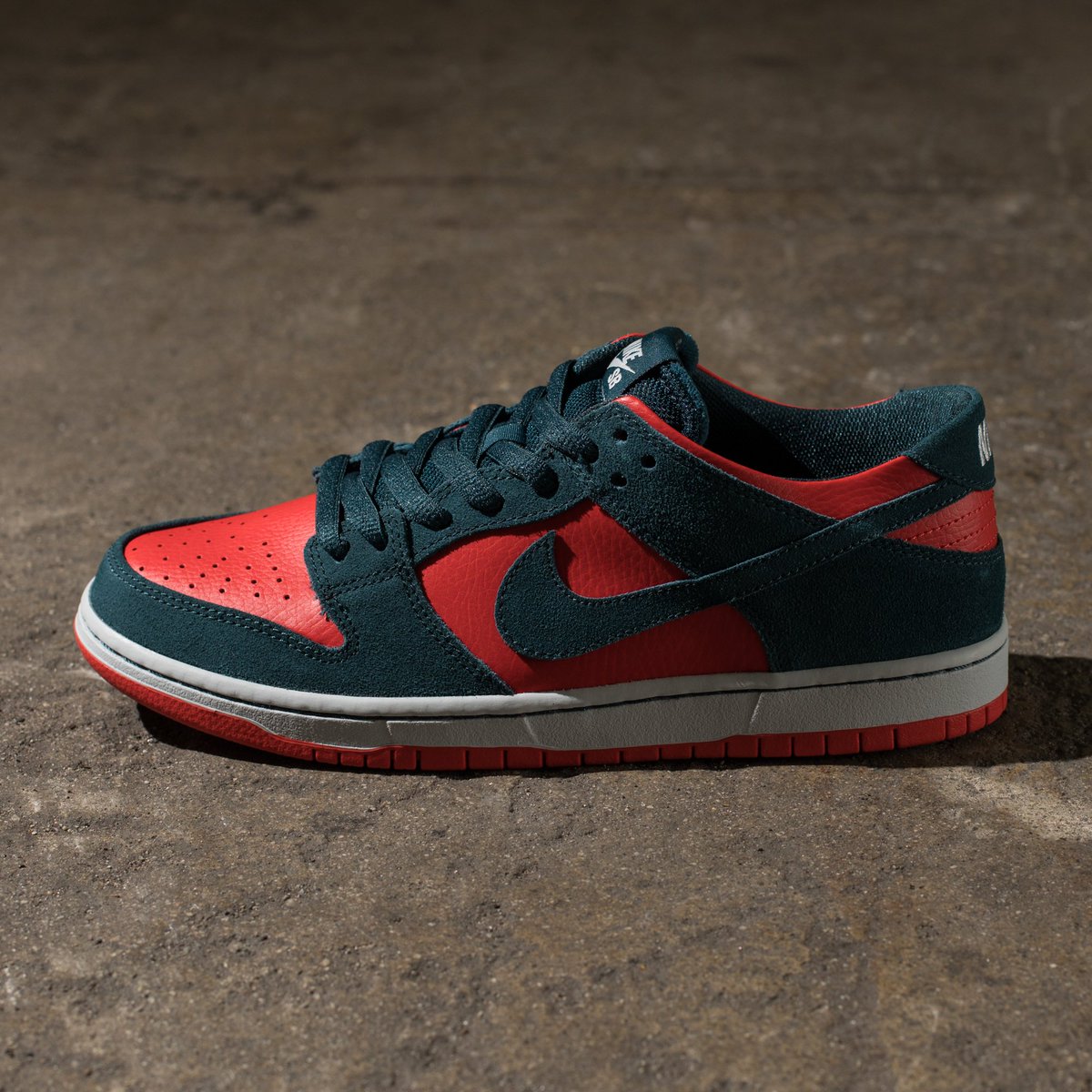 nike sb dunk reverse shark