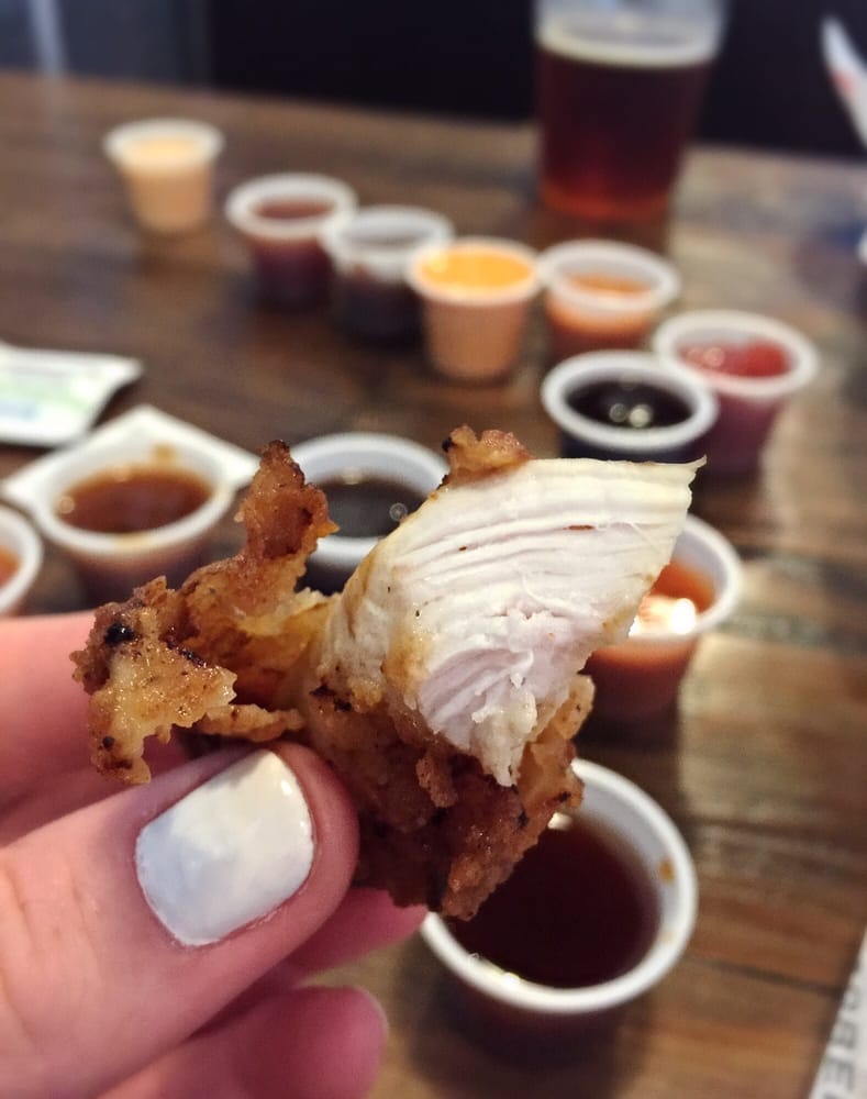 HurricaneBTW's tweet photo. Our #chickentenders are deliciously crispy on the outside and tender on the inside! Try it dipped in one of our 20 sauces! #Fortlauderdale https://t.co/LjsPKz1xEv
