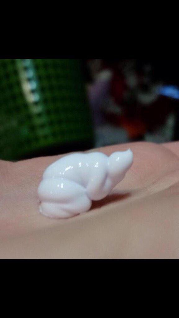 _LionOrder's tweet image. When your skin is so dry. The lotion has to ask God to give it strength