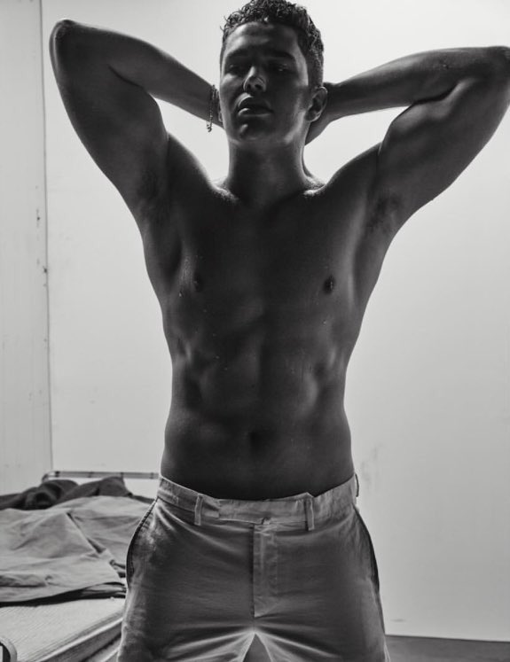 FitFamousMales's tweet photo. Loving this shoot from @AustinMahone. He's looking incredible! 😘 https://t.co/FkIY1605TI