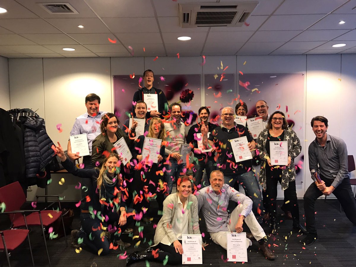 alien_van's tweet photo. Deze foto net gekregen, moet ik even delen ;-) alle toppers geslaagd # Lean expert https://t.co/M9KK4CjTWQ