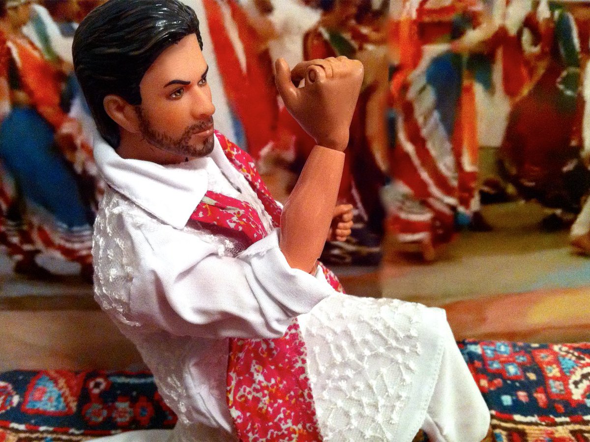 breakfreeofbox's tweet photo. .@iamsrk @TheMahiraKhan This song was a challenge for dolls but SO good! Enjoy my tribute 2 #UdiUdijaye from #Raees: https://t.co/PLGJhoG3TR https://t.co/fsUWVlIms1