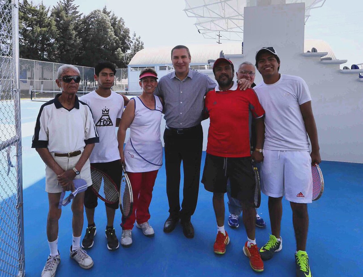 RafaMorenoValle's tweet photo. Esta unidad deportiva tiene alberca, gimnasios, Centro de Halterofilia, canchas de fútbol, tenis y atletismo, entre otras #ElCambioEsPosible https://t.co/LdZNMGRZN5