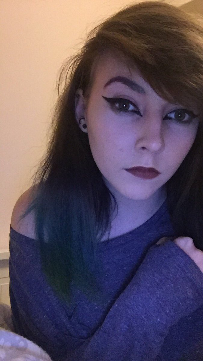 typical_shadow_'s tweet photo. Most natural makeup I'll ever do ngl https://t.co/jlV1eDLy5c