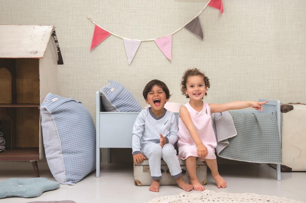 BabyloniaBaby's tweet photo. Chez #Koeka, aujourd'hui c'est plutôt #Cocooning ;-) https://t.co/FtzZ5gBWpl