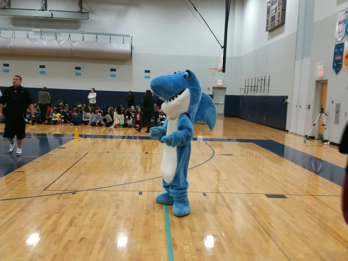 Iowa46's tweet photo. All Scullen students and staff gather to bring on Semester 2....and play 3 legged soccer! @ScullenNews #FutureReady204 #scullenpride https://t.co/6JQ59BYNTS