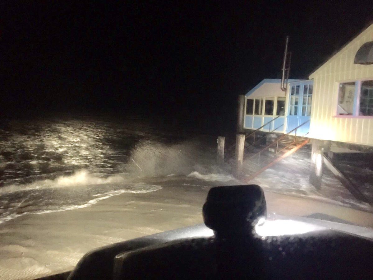 We blijven staan!☺#springtij #storm #terschelling