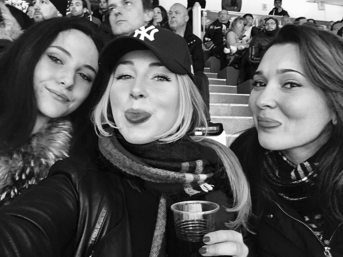 getonwithAshley's tweet photo. 2 minutes for Grenoble! #nhcabdl https://t.co/E1NxATSWlo