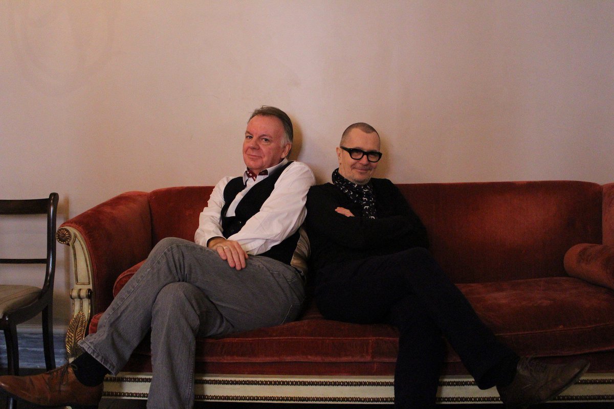 GaryOldmanWeb's tweet photo. Off the Record podcast thanks to @TheActorsCentre now available! Gary Oldman talks with @Claytoncast (London, Jan 3)
https://t.co/e8HLz7yH9V https://t.co/vfp5OGnXar