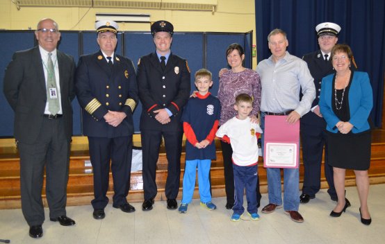 MassDFS's tweet image. #Marshfield #SAFEProgram #YoungHero honored today. Reacted fast to a fire.  ow.ly/ZnL5307YO0E