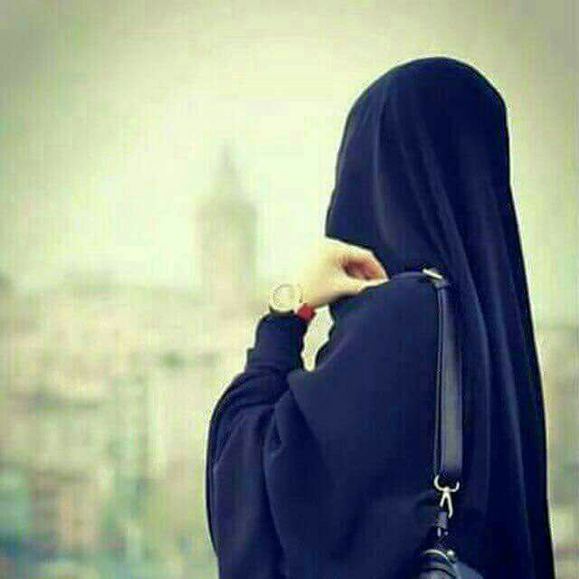 1Malek_313's tweet photo. --
كلما كانت المرأة 👈🏻 راقية 👉🏻كلما كانت ملابسها بسيطة
فهي لا تحتاج زي مهرج
ليلاحظ الناس وجودها.💁🏻🌸
#Um_ftoom https://t.co/0GmNJ5dBx6