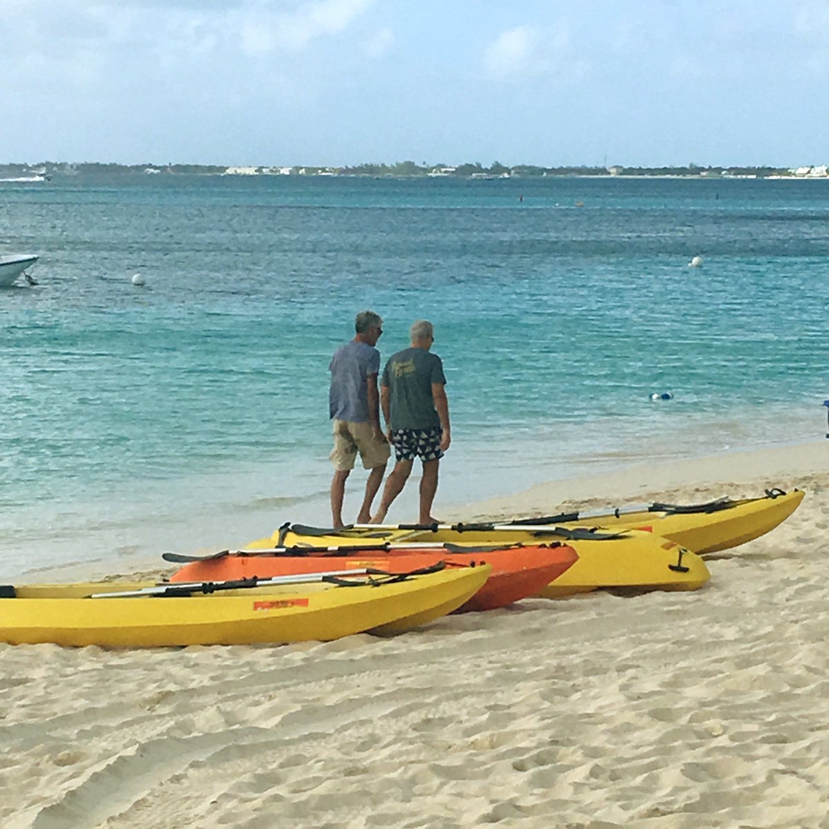 RitzCarlton's tweet photo. #Chefs at #CaymanCookout walk along #SevenMileBeach at @RitzCarlton #GrandCayman to unwind between #culinary demonstrations. #RCMemories https://t.co/iQvR1HHcPm