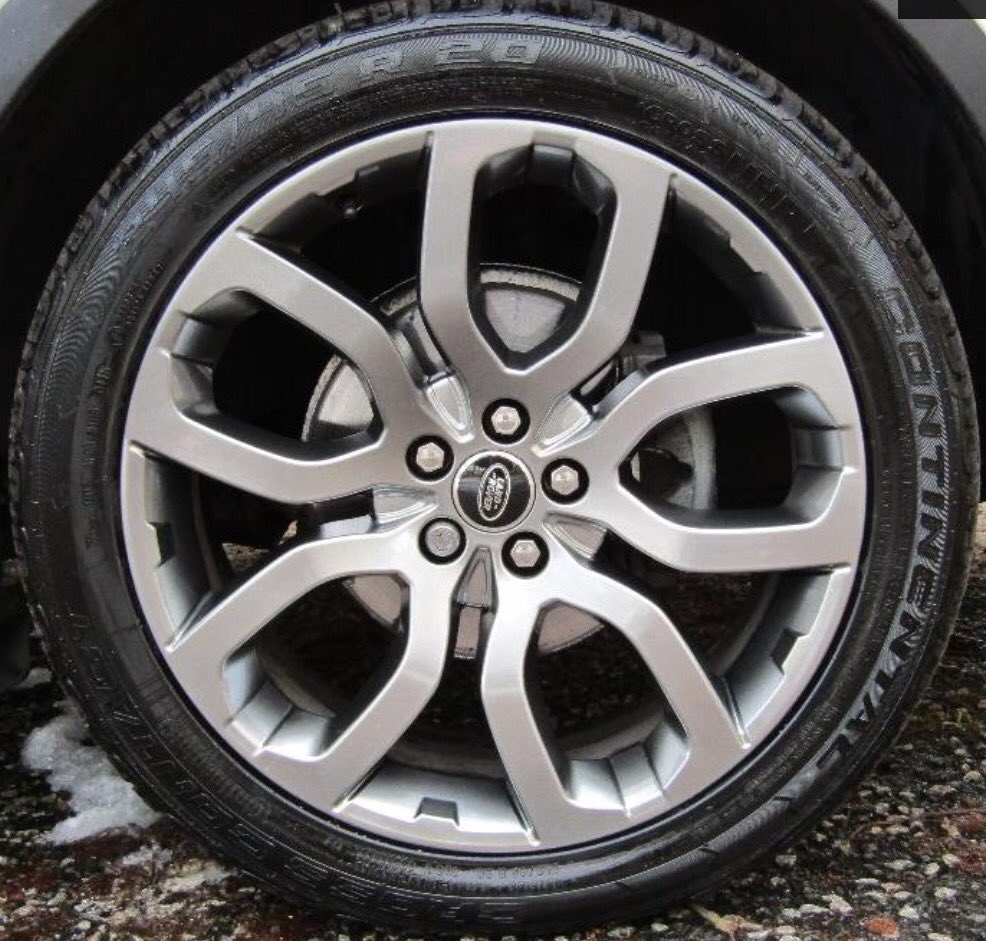 Expresswaycars's tweet photo. NEW STOCK 
#rangerover evoque 13/63
3dr 17,000mls with FLRH, pan roof, sat nav, ref cam, leather, 20"alloys+ much more £27,950 https://t.co/xpZTCfDZPL