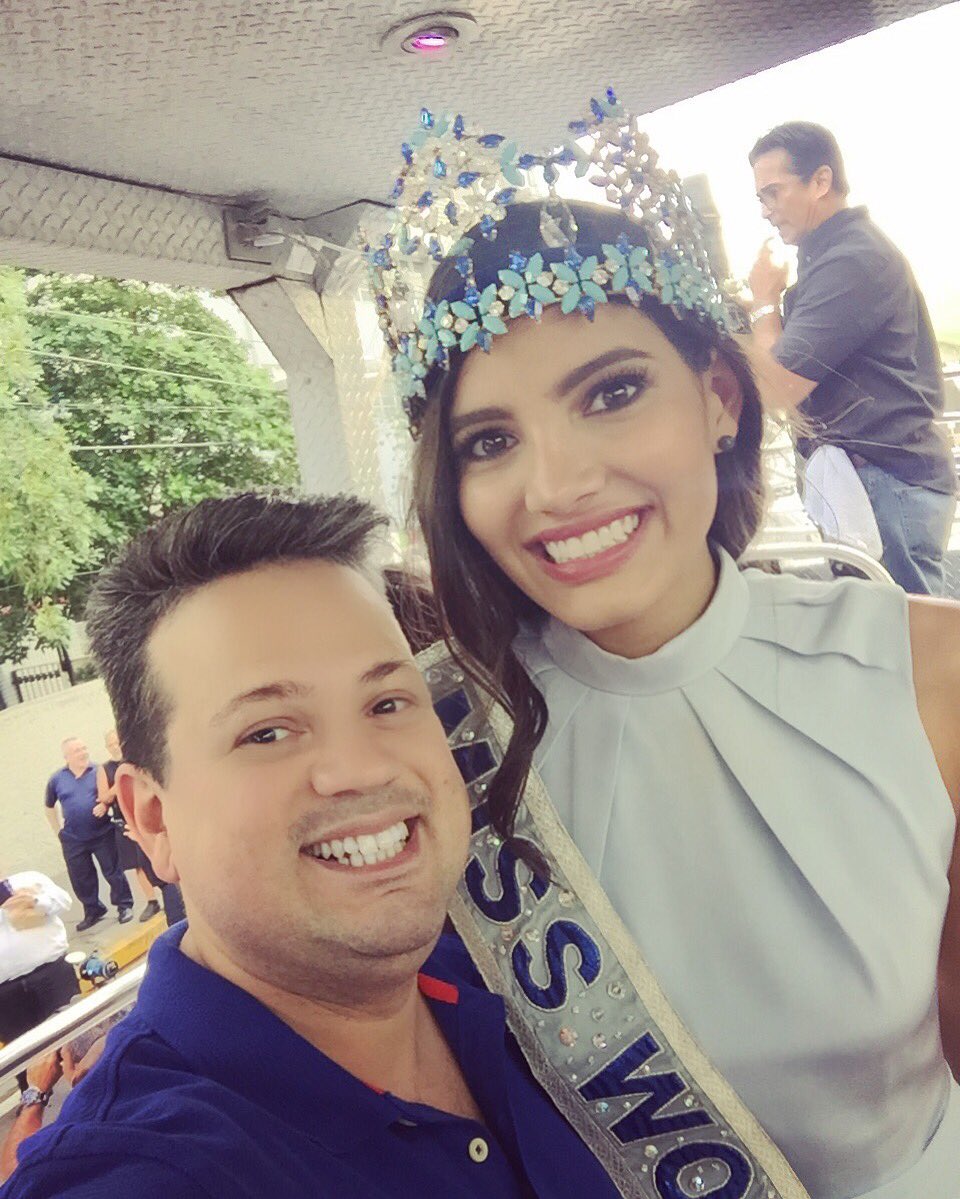 SoyCarlitosR's tweet photo. Con la nueva #missmundo2016 ..😁👍 https://t.co/Pz5z0Z0jab