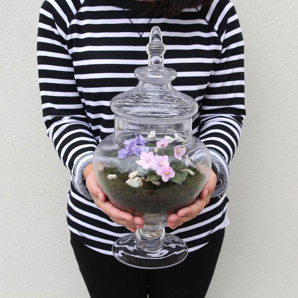 Isn't this spectacular? Our team of florists often create gorgeous, one-off little terrari… ift.tt/2jFFyTd