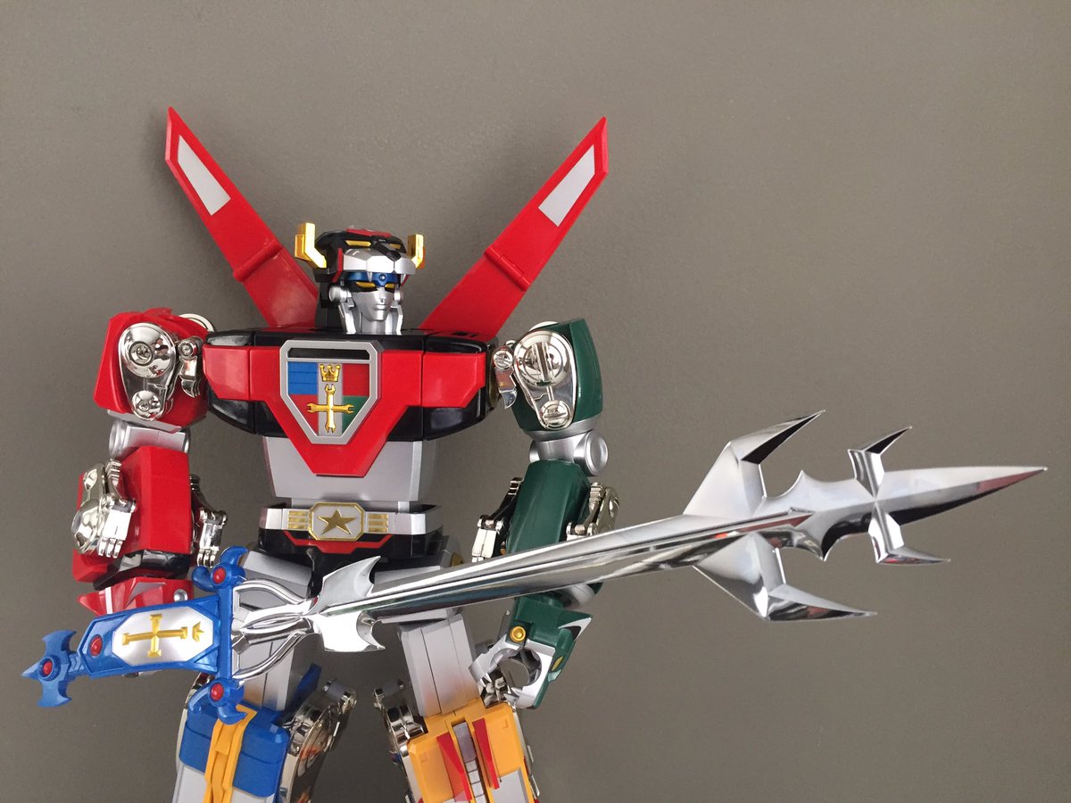knerdout's tweet photo. The SOC Voltron is the real deal! #soulofchogokin #voltron #soc #bigbadbot https://t.co/UU7BE3XRF0