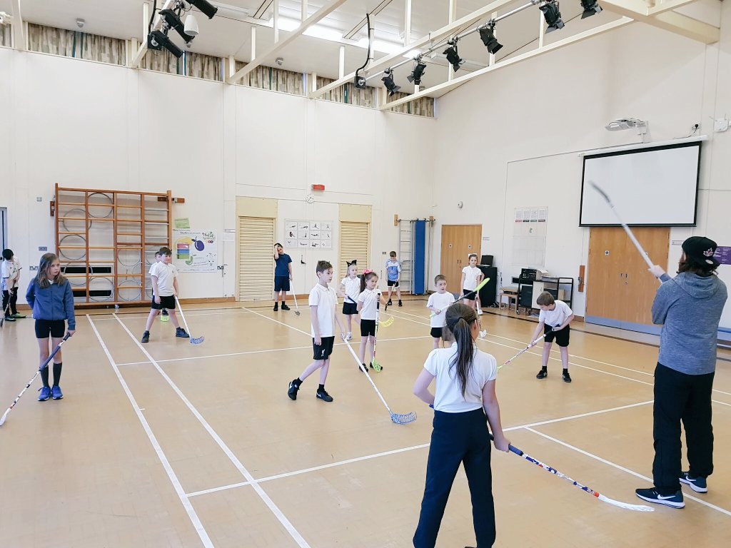 #Dragons Head Coach <a href="/Scotty77Mac/">Scott Mckenzie</a> leading #Floorball after school club at <a href="/YsgolMaesglas/">Ysgol Maesglas</a> today! #TheDragonsFloorball