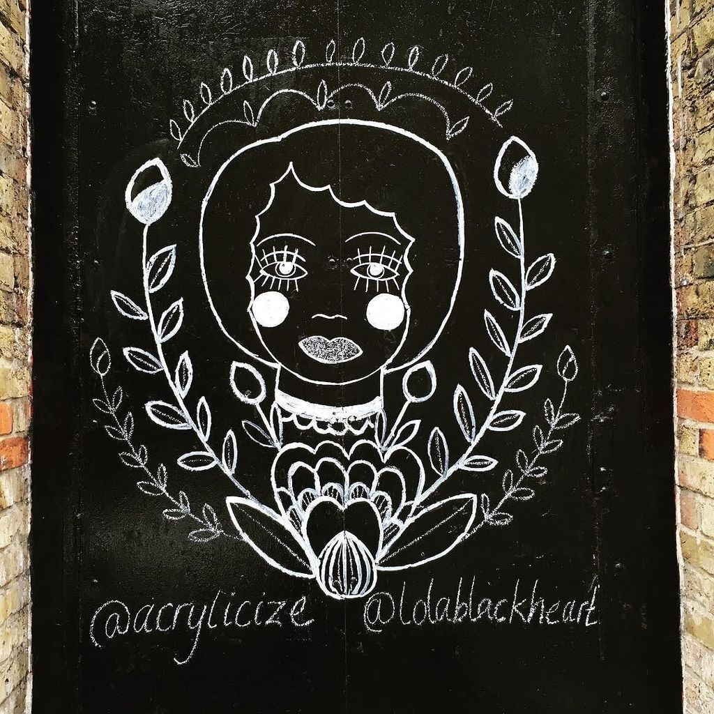 AmeliaGregory's tweet photo. Love this @acrylicize @lolablackheart #streetart #shoreditch #folkart #chalkboard #prettyf… https://t.co/Ir3cGWR4HK https://t.co/J91hhGfpJE