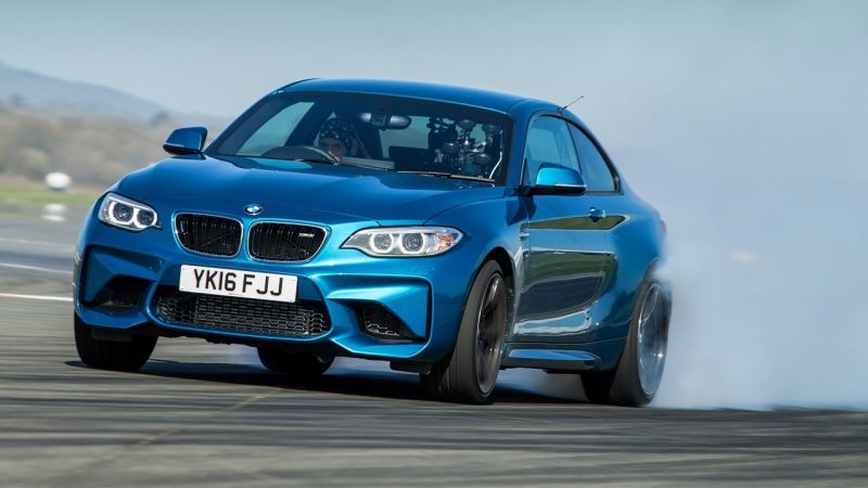 Jalopnik's tweet photo. Let Top Gear's Chris Harris tell you why the BMW M2 is so important https://t.co/vKzOBsnaoD https://t.co/6jd5MG2SXJ
